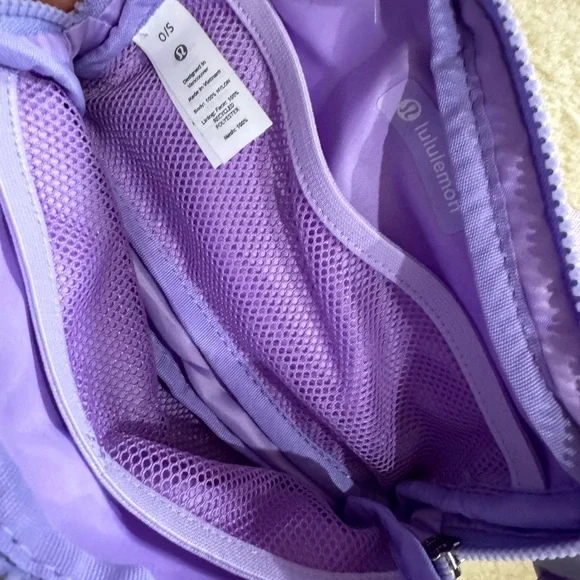 NWOT Lululemon belt bag - Picture 3 of 3